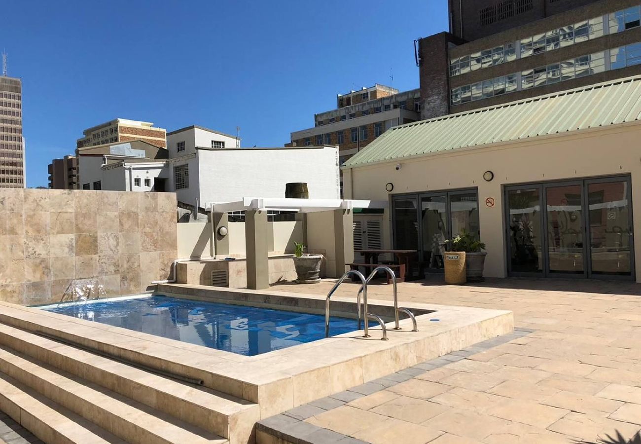 Apartment in City of Cape Town - City Stop. Central Cape Town. Location Location!! 