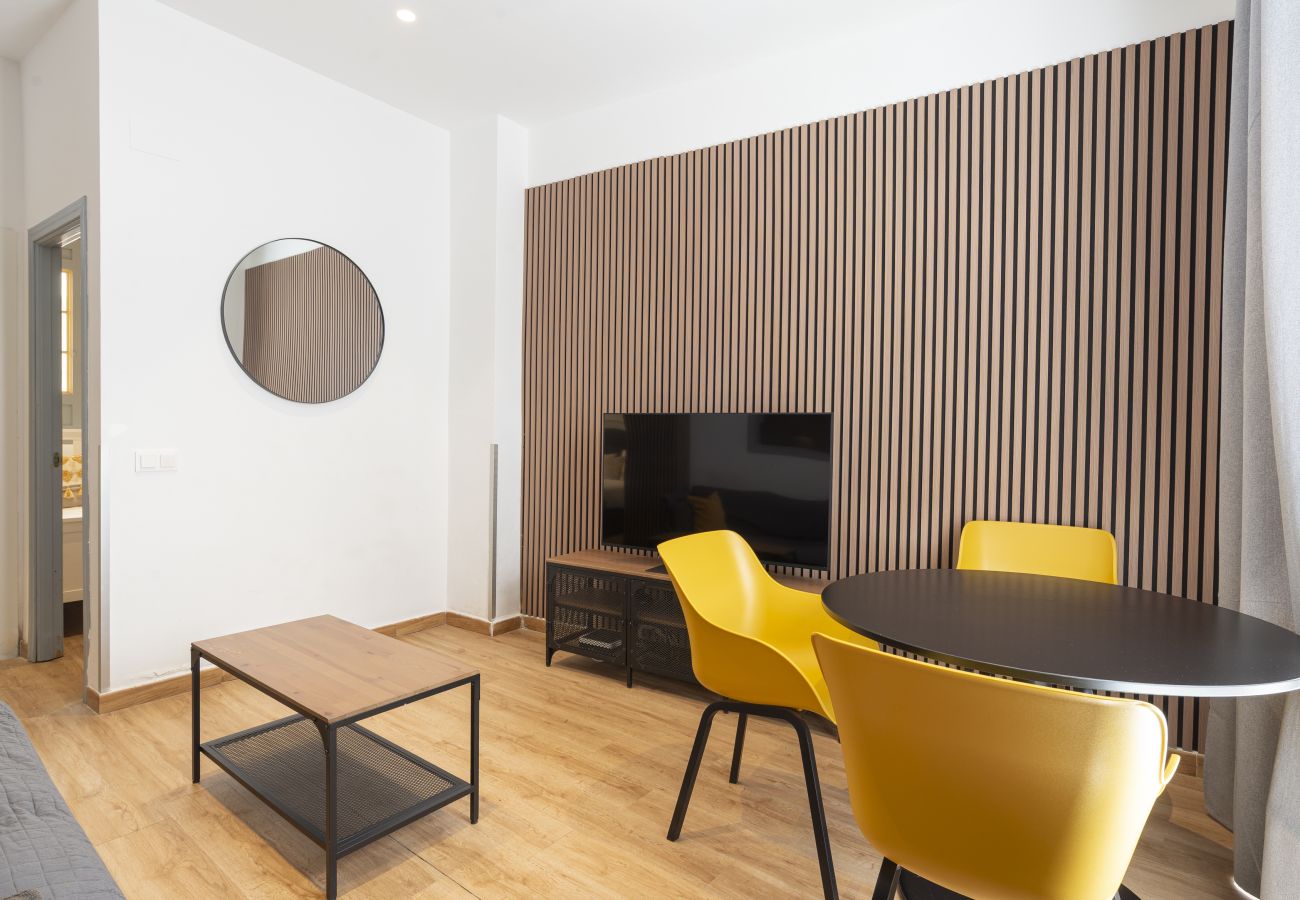 Apartment in Málaga - Malaga Central 2 Bedroom Patio 