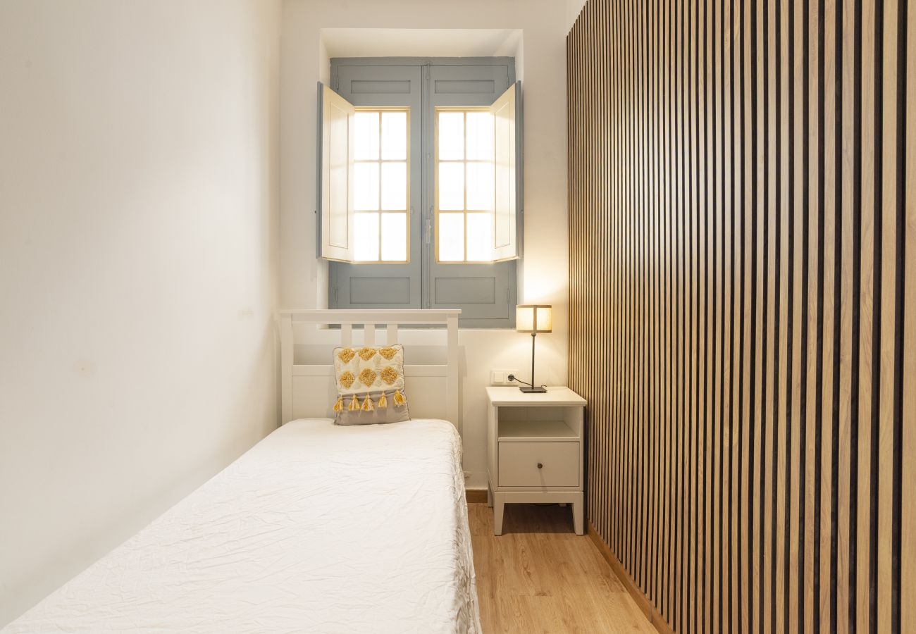 Apartment in Málaga - Malaga Central 2 Bedroom Patio 