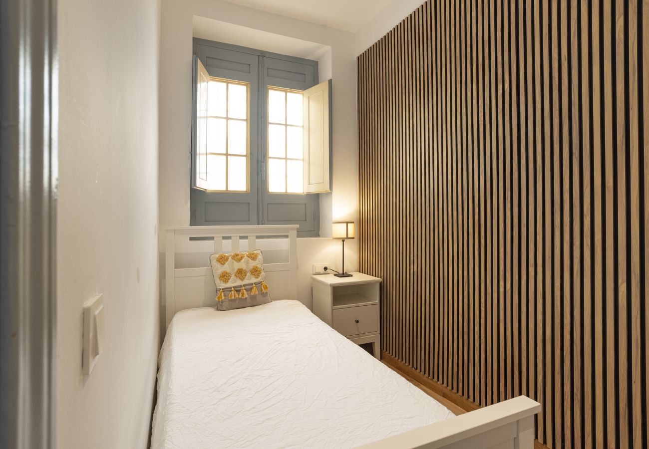 Apartment in Málaga - Malaga Central 2 Bedroom Patio 
