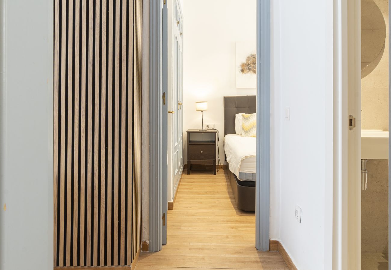 Apartment in Málaga - Malaga Central 2 Bedroom Patio 