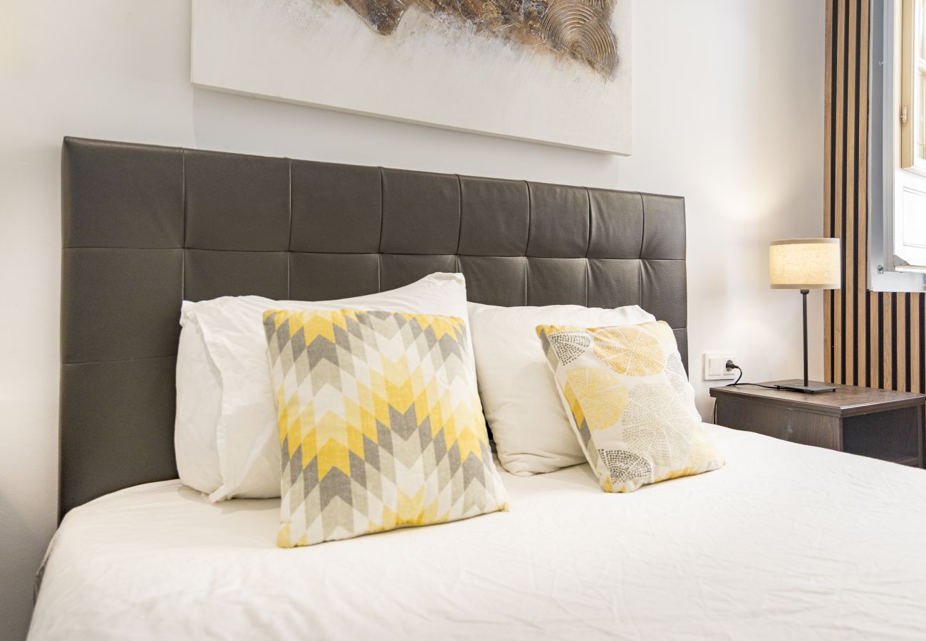 Apartment in Málaga - Malaga Central 2 Bedroom Patio 